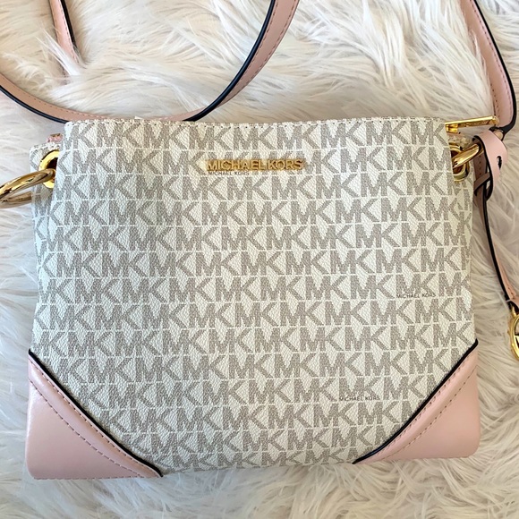 NWT Michael Kors Pink Monogram Crossbody - Picture 2 of 10